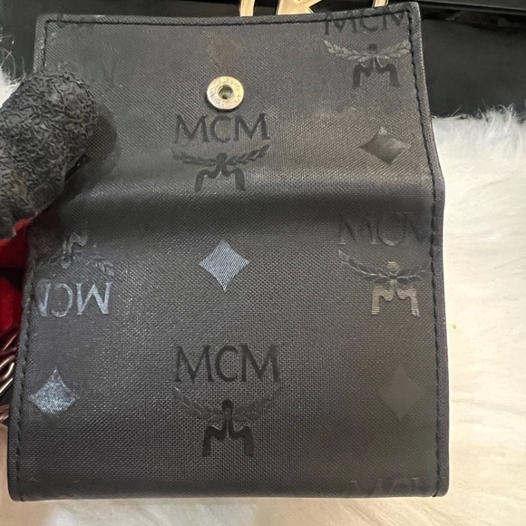 ⭐️MCM Germany Key Ring Holder in Nylon Exterior with Leather Interior.